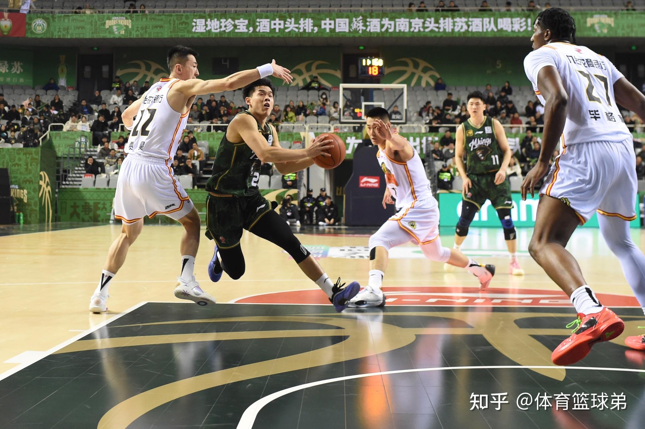 李弘权21分上海大胜广东张宁21分山西负同曦的简单介绍