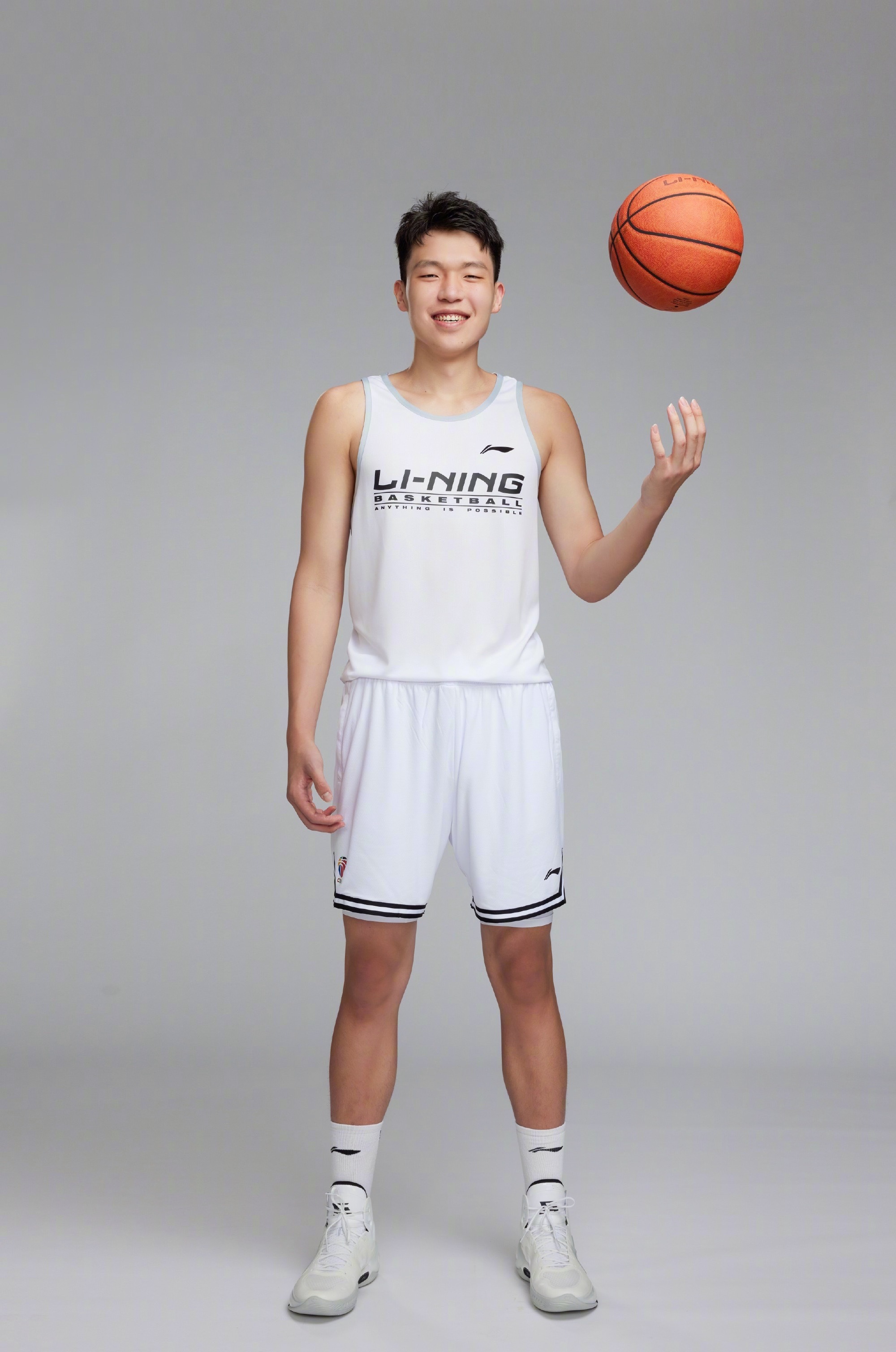 中国篮协同意杨瀚森不打亚洲杯：全力备战NBA新赛季的简单介绍