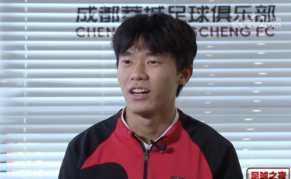 足球报：蓉城夏窗操作势在必行胡荷韬预计至少