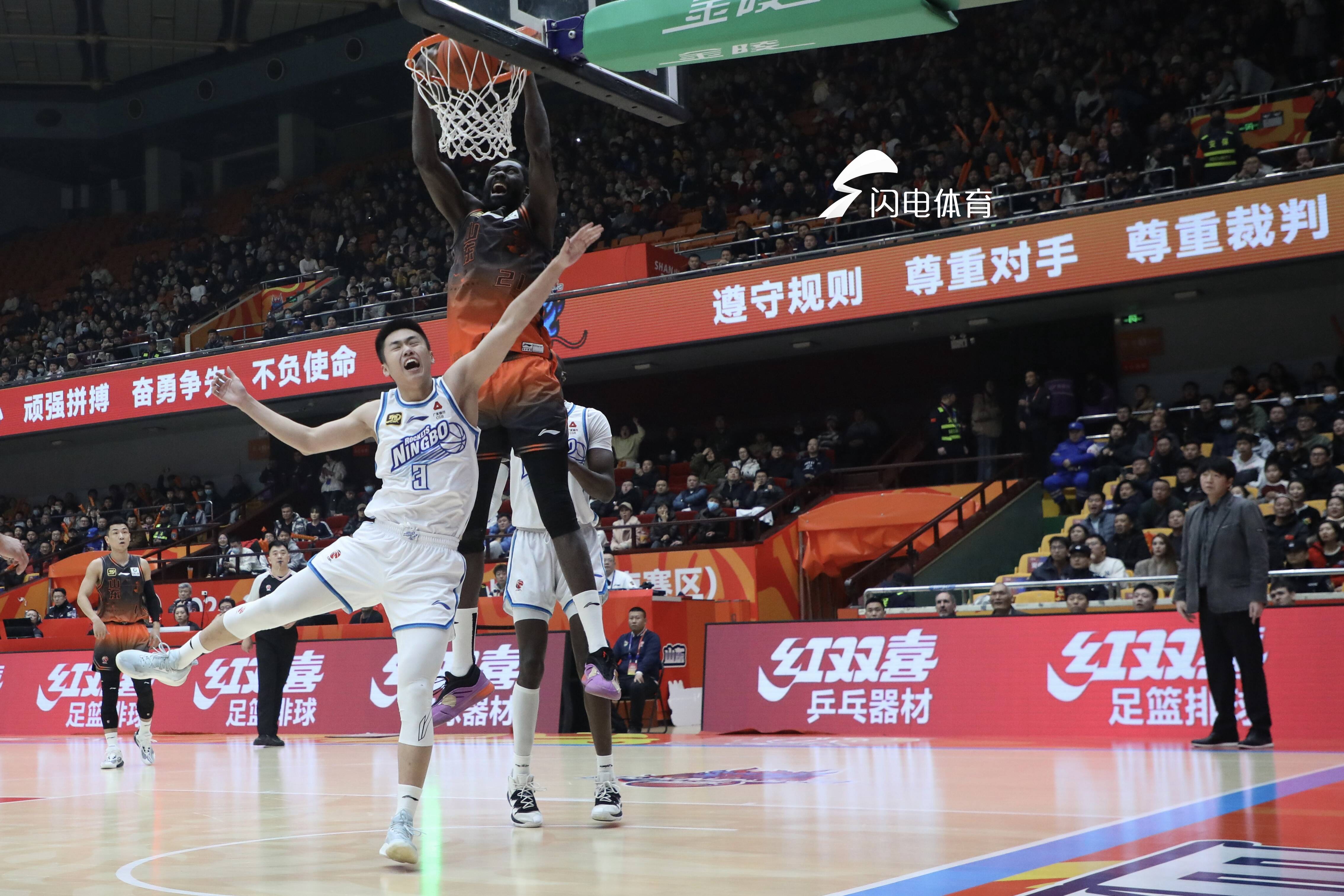 CBA俱乐部杯队员犯规5次被罚出场